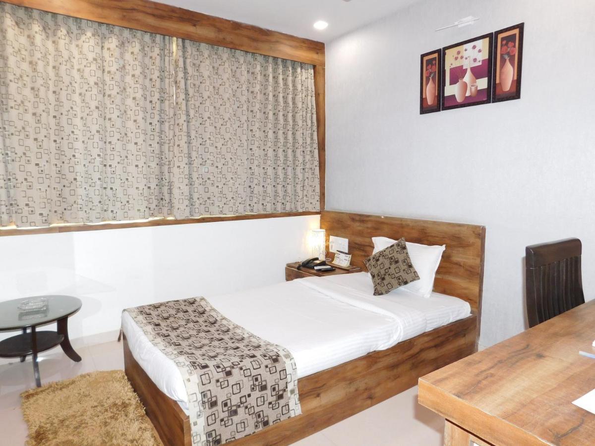 Hotel Shiva Club And Resort Mundra Buitenkant foto
