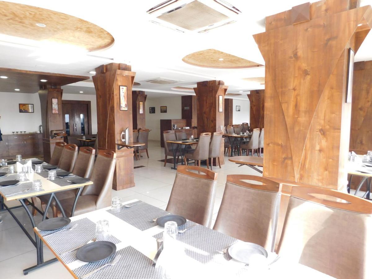 Hotel Shiva Club And Resort Mundra Buitenkant foto